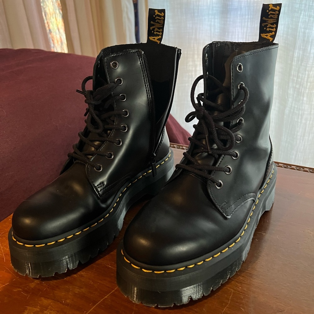 Dr. Martens, Jadon 8-Eye Leather Platform Boot w/ ZIPPER side opening Worn once!